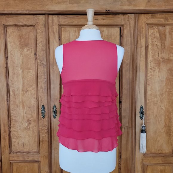 Express Tiered Ruffle Sleeveless Blouse in Raspberry Red. Size Medium. - Picture 6 of 10